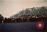 Immagine di V-e celebrazione della festa Teatro europeo, 1945, secondo 46 filmato di repertorio 65675072731