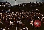 Immagine di V-e celebrazione della festa Teatro europeo, 1945, secondo 60 filmato di repertorio 65675072731