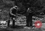 Image l'or à la batée Arizona United States USA, 1920, de la seconde 13 séquences d'archives historiques vidéo 65675072790