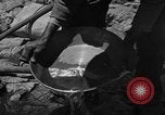 Image l'or à la batée Arizona United States USA, 1920, de la seconde 38 séquences d'archives historiques vidéo 65675072790