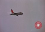 Immagine di F-8D Crusader degli aerei da caccia Point Mugu California USA, 1963, secondo 3 filmato di repertorio 65675072809