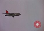 Immagine di F-8D Crusader degli aerei da caccia Point Mugu California USA, 1963, secondo 4 filmato di repertorio 65675072809