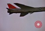 Immagine di F-8D Crusader degli aerei da caccia Point Mugu California USA, 1963, secondo 8 filmato di repertorio 65675072809