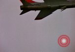 Immagine di F-8D Crusader degli aerei da caccia Point Mugu California USA, 1963, secondo 9 filmato di repertorio 65675072809