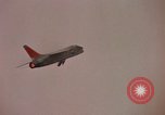 Immagine di F-8D Crusader degli aerei da caccia Point Mugu California USA, 1963, secondo 13 filmato di repertorio 65675072809