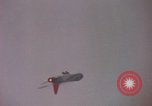 Immagine di F-8D Crusader degli aerei da caccia Point Mugu California USA, 1963, secondo 15 filmato di repertorio 65675072809