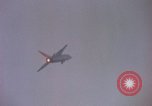 Immagine di F-8D Crusader degli aerei da caccia Point Mugu California USA, 1963, secondo 16 filmato di repertorio 65675072809