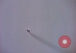 Immagine di F-8D Crusader degli aerei da caccia Point Mugu California USA, 1963, secondo 21 filmato di repertorio 65675072809