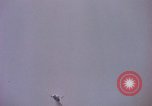 Immagine di F-8D Crusader degli aerei da caccia Point Mugu California USA, 1963, secondo 22 filmato di repertorio 65675072809