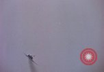 Immagine di F-8D Crusader degli aerei da caccia Point Mugu California USA, 1963, secondo 23 filmato di repertorio 65675072809