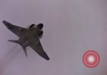 Immagine di F-8D Crusader degli aerei da caccia Point Mugu California USA, 1963, secondo 29 filmato di repertorio 65675072809