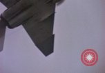 Immagine di F-8D Crusader degli aerei da caccia Point Mugu California USA, 1963, secondo 31 filmato di repertorio 65675072809