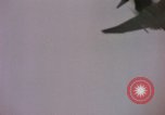 Immagine di F-8D Crusader degli aerei da caccia Point Mugu California USA, 1963, secondo 36 filmato di repertorio 65675072809