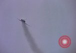 Immagine di F-8D Crusader degli aerei da caccia Point Mugu California USA, 1963, secondo 40 filmato di repertorio 65675072809