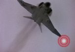 Immagine di F-8D Crusader degli aerei da caccia Point Mugu California USA, 1963, secondo 46 filmato di repertorio 65675072809