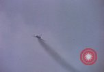 Immagine di F-8D Crusader degli aerei da caccia Point Mugu California USA, 1963, secondo 49 filmato di repertorio 65675072809