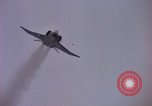 Immagine di F-8D Crusader degli aerei da caccia Point Mugu California USA, 1963, secondo 57 filmato di repertorio 65675072809