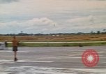 Image poneys noir Vietnam, 1971, de la seconde 12 séquences d'archives historiques vidéo 65675072818