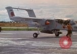 Image poneys noir Vietnam, 1971, de la seconde 24 séquences d'archives historiques vidéo 65675072818