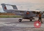 Image poneys noir Vietnam, 1971, de la seconde 25 séquences d'archives historiques vidéo 65675072818