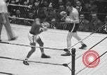 Standbild Golden Glove-Box Turnier 1941 New York United States USA, 1941, aus Sekunde 8 historischem Filmmaterial Videoclip 65675072849