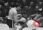 Standbild Golden Glove-Box Turnier 1941 New York United States USA, 1941, aus Sekunde 30 historischem Filmmaterial Videoclip 65675072849