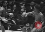 Standbild Golden Glove-Box Turnier 1941 New York United States USA, 1941, aus Sekunde 49 historischem Filmmaterial Videoclip 65675072849