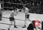 Standbild Golden Glove-Box Turnier 1941 New York United States USA, 1941, aus Sekunde 59 historischem Filmmaterial Videoclip 65675072849
