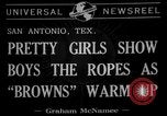Immagine di Cleveland Browns San Antonio Texas USA, 1941, secondo 5 filmato di repertorio 65675072852
