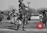 Immagine di Cleveland Browns San Antonio Texas USA, 1941, secondo 26 filmato di repertorio 65675072852