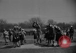 Immagine di Cleveland Browns San Antonio Texas USA, 1941, secondo 43 filmato di repertorio 65675072852