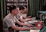 Standbild NORAD bekämpfen Betrieb 1970 s Colorado Springs Colorado USA, 1972, aus Sekunde 17 historischem Filmmaterial Videoclip 65675072878