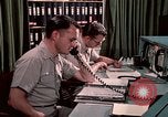 Standbild NORAD bekämpfen Betrieb 1970 s Colorado Springs Colorado USA, 1972, aus Sekunde 32 historischem Filmmaterial Videoclip 65675072878