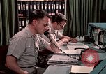 Standbild NORAD bekämpfen Betrieb 1970 s Colorado Springs Colorado USA, 1972, aus Sekunde 33 historischem Filmmaterial Videoclip 65675072878