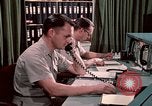 Standbild NORAD bekämpfen Betrieb 1970 s Colorado Springs Colorado USA, 1972, aus Sekunde 46 historischem Filmmaterial Videoclip 65675072878