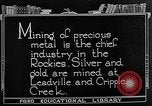Standbild Gold panning Leadville Colorado USA, 1922, aus Sekunde 6 historischem Filmmaterial Videoclip 65675072890