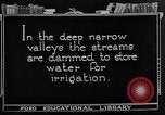 Standbild Gold panning Leadville Colorado USA, 1922, aus Sekunde 26 historischem Filmmaterial Videoclip 65675072890