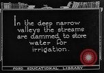 Standbild Gold panning Leadville Colorado USA, 1922, aus Sekunde 31 historischem Filmmaterial Videoclip 65675072890