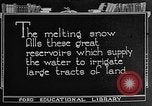 Standbild Gold panning Leadville Colorado USA, 1922, aus Sekunde 44 historischem Filmmaterial Videoclip 65675072890
