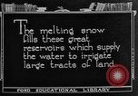 Standbild Gold panning Leadville Colorado USA, 1922, aus Sekunde 45 historischem Filmmaterial Videoclip 65675072890