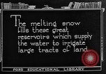 Standbild Gold panning Leadville Colorado USA, 1922, aus Sekunde 46 historischem Filmmaterial Videoclip 65675072890