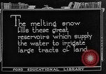Standbild Gold panning Leadville Colorado USA, 1922, aus Sekunde 47 historischem Filmmaterial Videoclip 65675072890