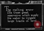 Standbild Gold panning Leadville Colorado USA, 1922, aus Sekunde 48 historischem Filmmaterial Videoclip 65675072890