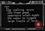 Standbild Gold panning Leadville Colorado USA, 1922, aus Sekunde 49 historischem Filmmaterial Videoclip 65675072890
