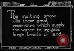 Standbild Gold panning Leadville Colorado USA, 1922, aus Sekunde 50 historischem Filmmaterial Videoclip 65675072890