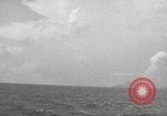 Immagine di La masterizzazione di USS Princeton visto da di USS Essex Oceano Pacifico, 1944, secondo 3 filmato di repertorio 65675072895