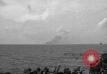Immagine di La masterizzazione di USS Princeton visto da di USS Essex Oceano Pacifico, 1944, secondo 7 filmato di repertorio 65675072895