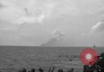 Immagine di La masterizzazione di USS Princeton visto da di USS Essex Oceano Pacifico, 1944, secondo 8 filmato di repertorio 65675072895
