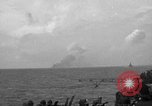 Immagine di La masterizzazione di USS Princeton visto da di USS Essex Oceano Pacifico, 1944, secondo 10 filmato di repertorio 65675072895