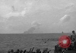 Immagine di La masterizzazione di USS Princeton visto da di USS Essex Oceano Pacifico, 1944, secondo 12 filmato di repertorio 65675072895